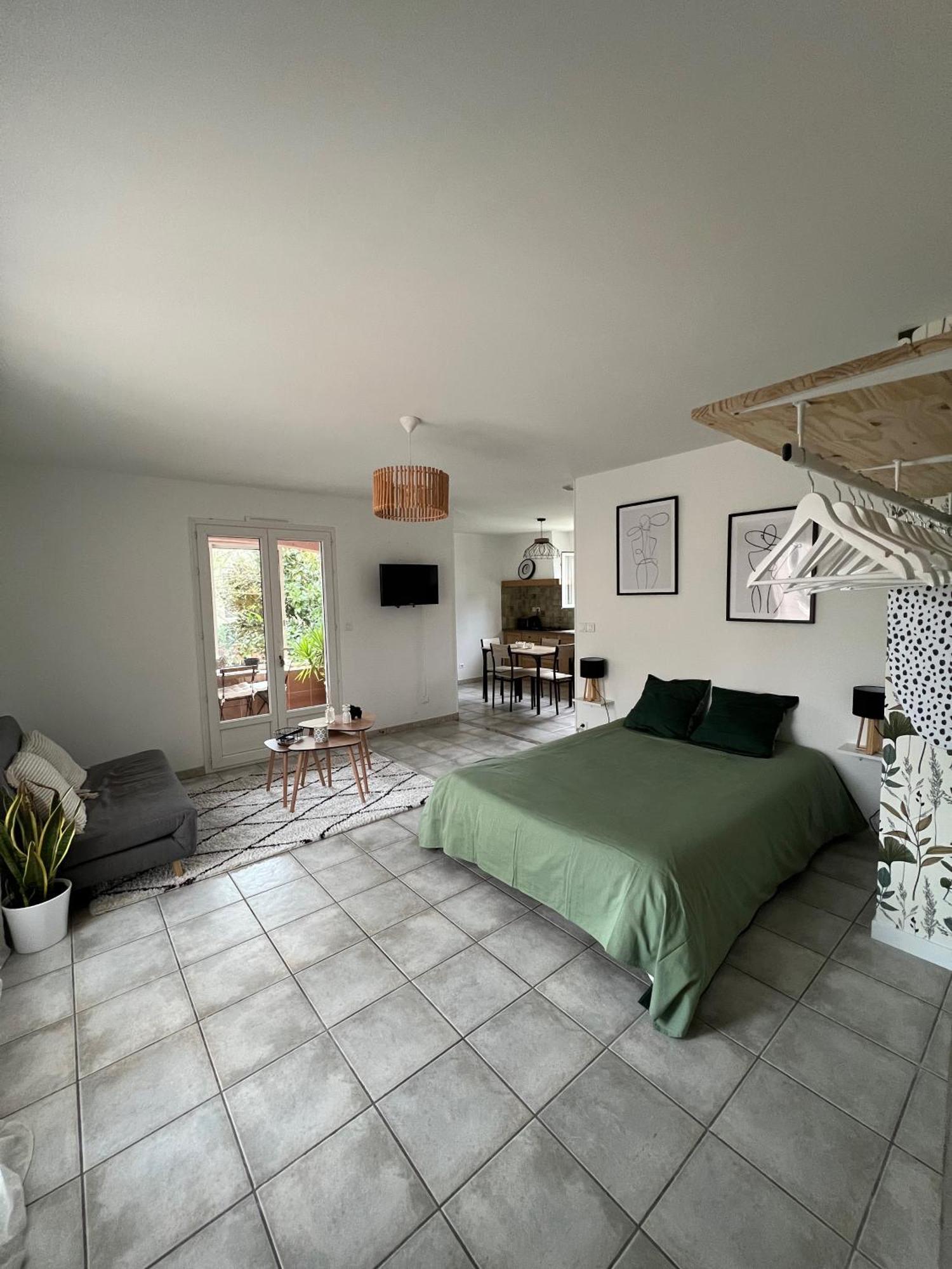 Appartement Grand Avec Veranda Et Parking Auch